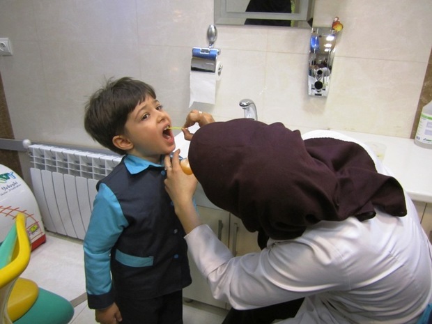 200 هزار دانش آموز کردستانی وارنیش دندان دریافت کردند