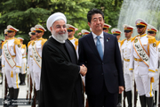 تصاویر/ استقبال رسمی رئیس جمهور روحانی از نخست وزیر ژاپن