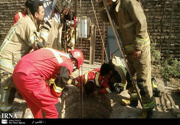آتش نشانان تهرانی یک کارگر مقنی را از مرگ نجات دادند
