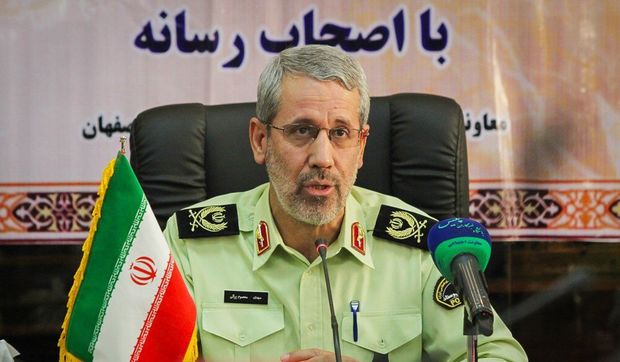 پلیس اصفهان با کسانی که مصوبات کرونا را رعایت نکنند برخورد می‌کند