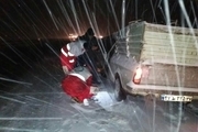 رهاسازی ۸۱ خودرو گرفتار شده در برف نورآباد