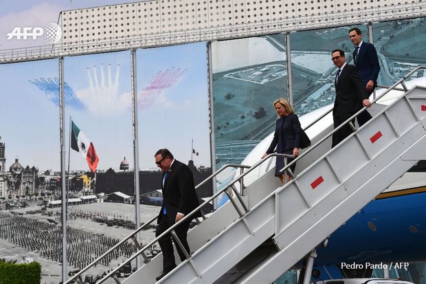 عکس/ داماد ترامپ و وزیر خارجه اش در مکزیک 