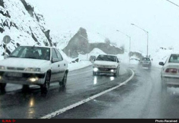 ترافیک در محور تهران- فیروزکوه نیمه سنگین است  بارش برف و باران در 15 استان کشور