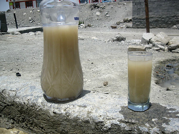 آب شرب برخی از مناطق زلزله زده کرمان قابل استفاده نیست