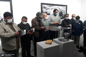 رونمایی از کتاب عکس«فرزندان روح الله» و افتتاح نمایشگاه «فرمانده من»