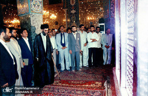 تصاویری از تشرف رهبر معظم انقلاب به حرم حضرت زینب(س)