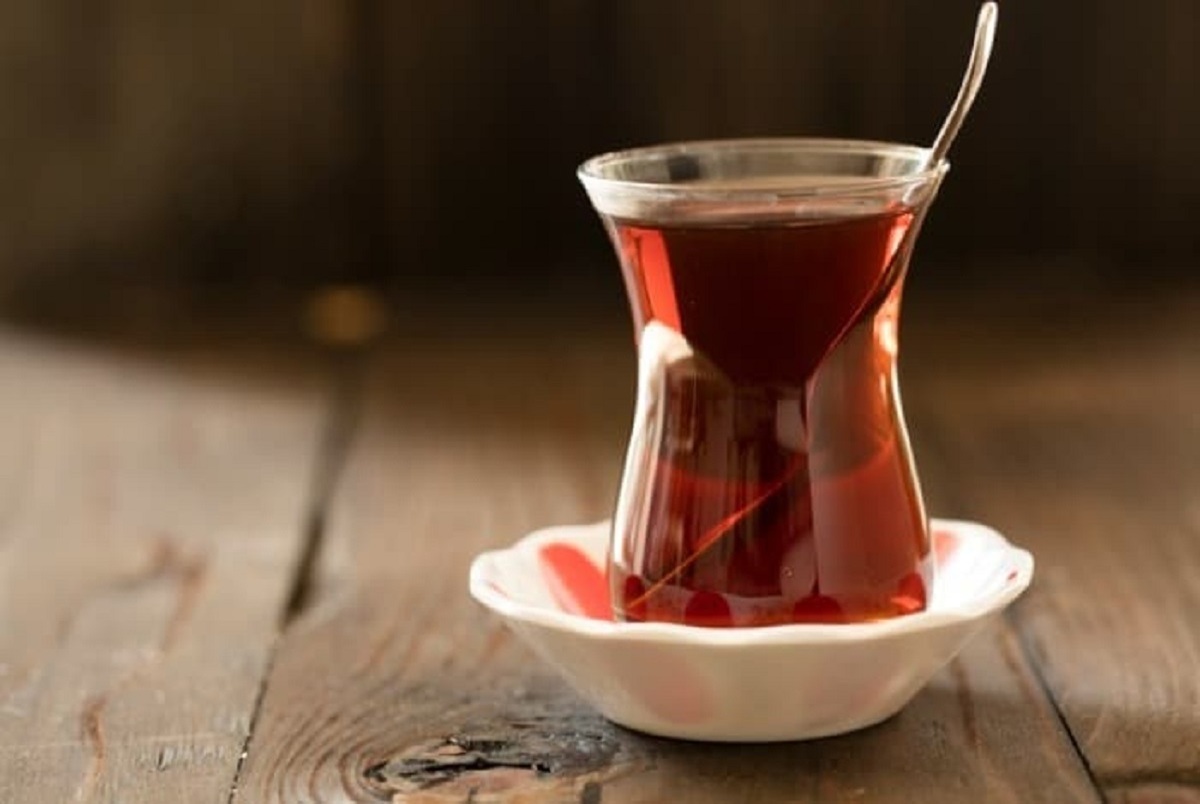چرا نوشیدن چای پررنگ مضر است؟