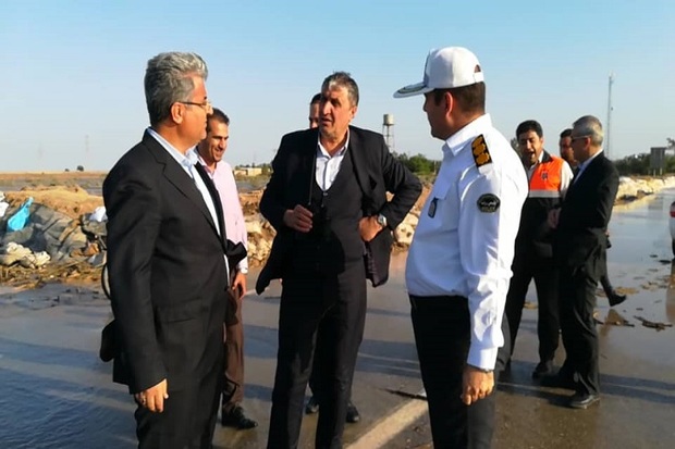 وزیر راه و شهرسازی از جاده مسدود شده اهواز - آبادان دیدن کرد