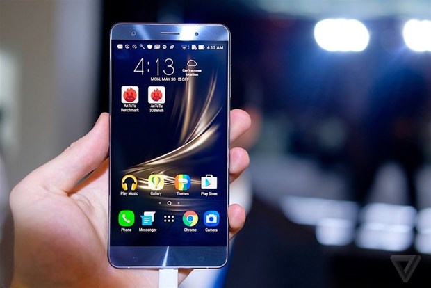 ایسوس از ZenFone 3 Zoom در CES 2017 رونمایی کرد
