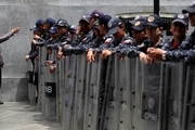 نیروهای امنیتی ونزوئلا از ورود نمایندگان مخالف به پارلمان جلوگیری کردند
