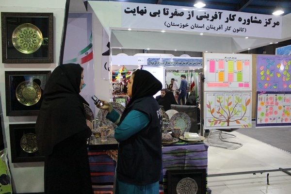 عرضه صنایع دستی ماهشهر در نمایشگاه کارآفرینی و اشتغال خوزستان