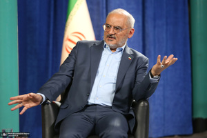 گفتگو حضور با حاجی میرزایی رئیس دفتر رئیس جمهور در حسینیه جماران