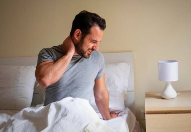 رفع انسداد عروق گردن بدون جراحی