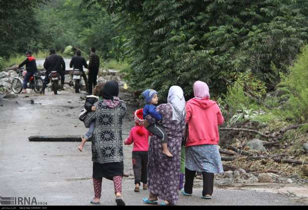 بارندگی راه ارتباطی 10 روستای اتاقور لنگرود را قطع کرد