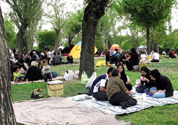 900 نیروی رفت و روب در بوستان های تهران فعال هستند