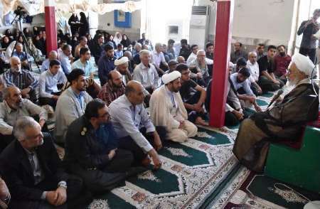 امام جمعه شیراز: مجتمع های اداری برای گره گشایی سریع از کار مردم شکل گیرد
