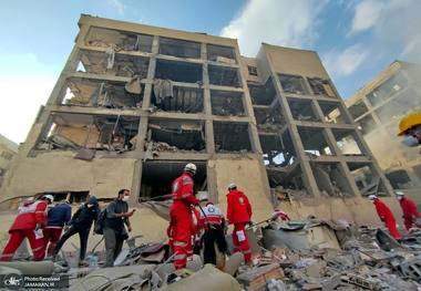 هنرمندان دیگری به دیدن هلال احمری‌ها رفتند