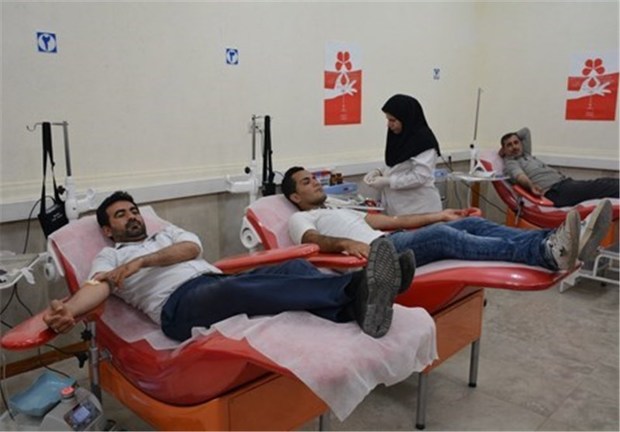 مراجعه افزون بر 1000 داوطلب سیستان و بلوچستانی برای اهدای خون به زلزله زدگان