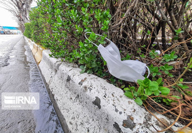 شهروندان تهرانی ماسک و دستکش را در خیابان رها نکنند