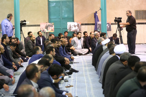 تجدید عهد با آرمان‌های امام خمینی(ره) و بزرگداشت شهدای خدمت در حسینیه جماران