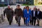 دلایل سفر ناگهانی و اعلام نشده رئیس مجلس نمایندگان به اوکراین جنگ زده