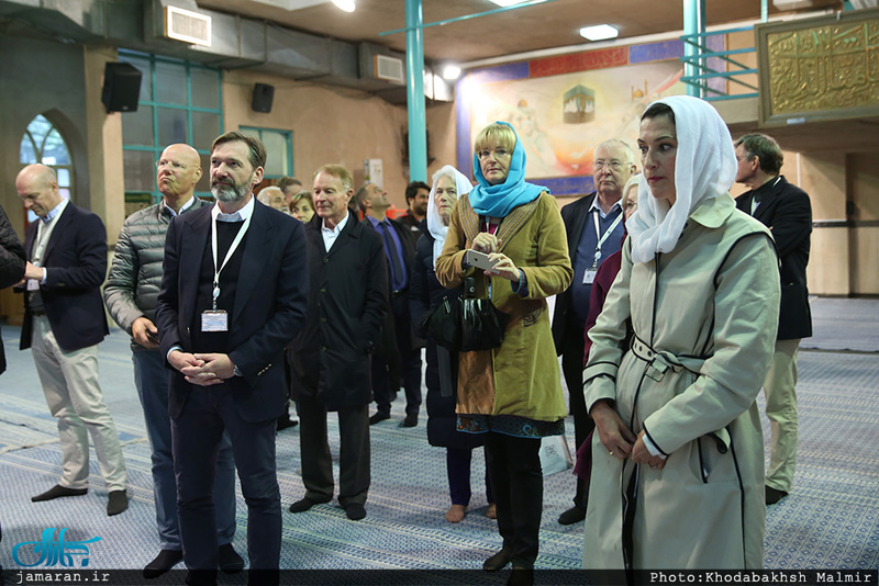 بازدید گردشگران آلمانی و اتریشی از بیت امام خمینی (س) در جماران 