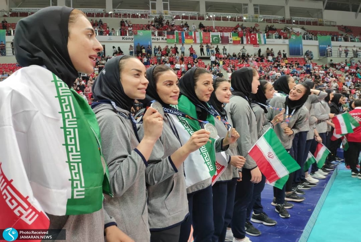 عکس و ویدیو| اهدای مدال بازی های کشورهای اسلامی به زنان و مردان والیبالیست ایران