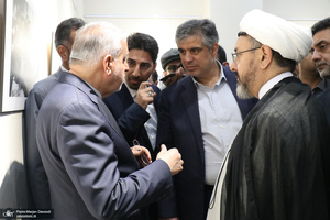 بازدید وزیر میراث فرهنگی از نمایشگاه هفته فرهنگی «بر آستان آفتاب»