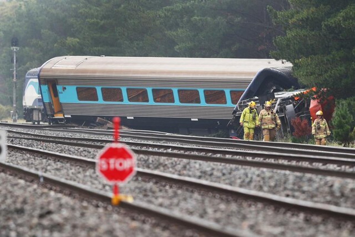 قطاری مسافربری در سیدنی از ریل خارج شد