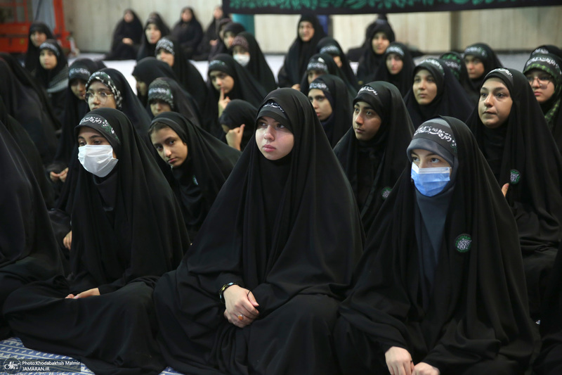 بازدید جمعی از دانش آموزان مدرسه انقلاب کرج از بیت امام خمینی در جماران