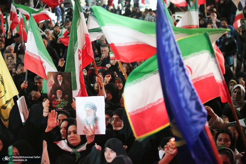 حرکت دسته مردمى پرچمداران ایران به مناسبت روز جمهوری اسلامی ایران-۲
