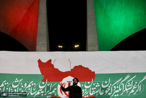 پنجاه و‌هفتمین اجتماع پر شور مردم در مقابل دانشگاه تهران