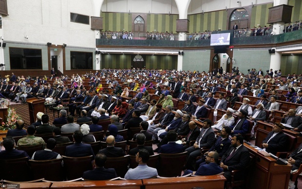 ادامه زد و خورد در مجلس افغانستان+ عکس