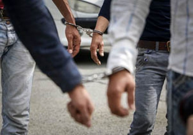 دستگیری باند 4نفره سارقان مسلح مامورنما در بندرلنگه