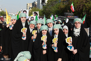 راهپیمایی دختران «جان‌فدای ایران» -۱