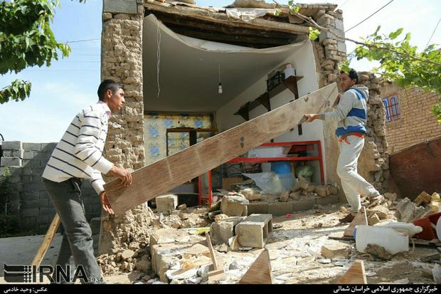 یک مسئول استانداری خراسان شمالی از تعلل بیمه ها در پرداخت غرامت به زلزله زدگان