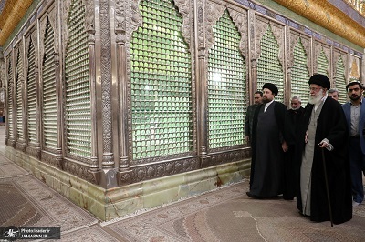 Leader pays tribute at Imam Khomeini shrine as Iran starts 10 day celebrations on anniversary of Islamic Revolution