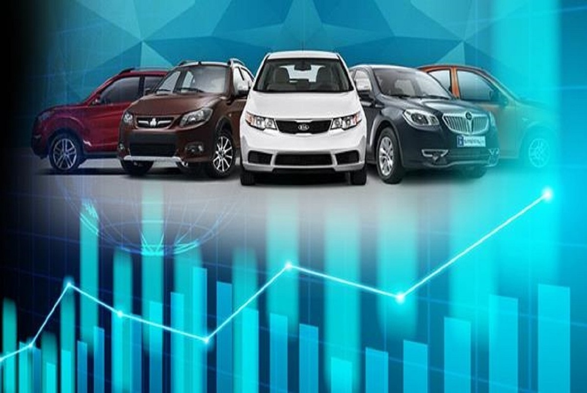 وزیر اقتصاد لغو عرضه خودرو در بورس را تکذیب کرد