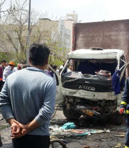 برخورد اتوبوس با کامیونت در مشهد 2 کشته برجای گذاشت
