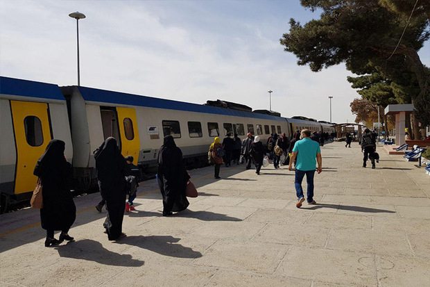 یک رام قطار زنجان - تهران به خط ریلی منطقه شمالغرب بازگشت