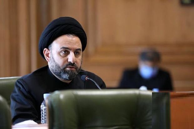 رئیس کمیته عمران شورای شهر تهران: با گل دادن به زنان بی حجاب، کاری از پیش نمی‌رود/ ضروری است برنامه شهرداری برای مقابله با هنجارشکنان اجتماعی ارائه شود