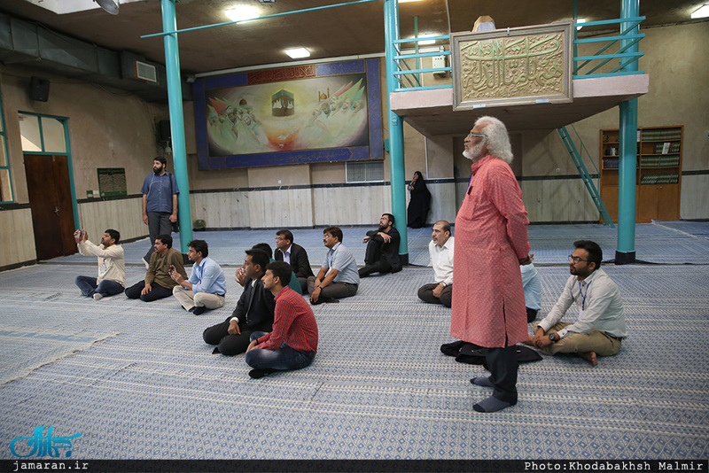 بازدید جمعی از خبرنگاران کشور هند از بیت امام خمینی (س) در جماران