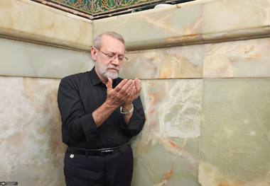 علی لاریجانی: خادمی امام حسین (ع) از هر سمتی بالاتر است