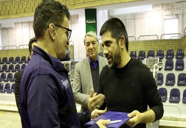 دبیر حکم سرمربیگری محمد بنا را اهدا کرد/ عکس
