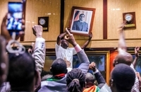 جشن استعفای موگابه