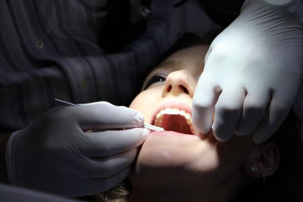 جامعه بیماری های دهان و دندان را جدی نمی گیرد
