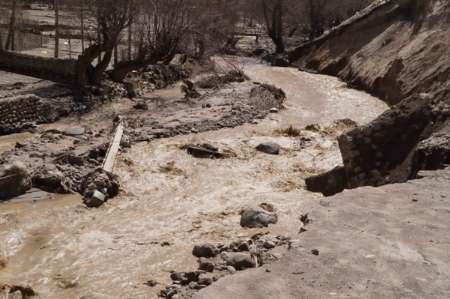 سیل شبکه برق 8 روستای تبریز را تخریب کرد