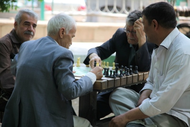 بوستان های پایتخت به میزهای شطرنج مجهز می شوند