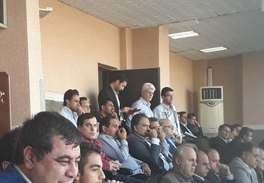 فرهاد مجیدی تماشاگر دیدار تراکتور و سایپا + عکس
