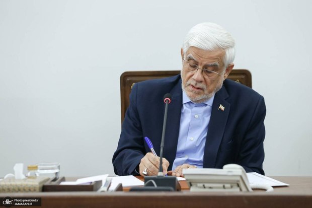 عارف: کاخ سفید عملا به شعبه گزارش دهی برای یک رژیم دیگر تبدیل شده است